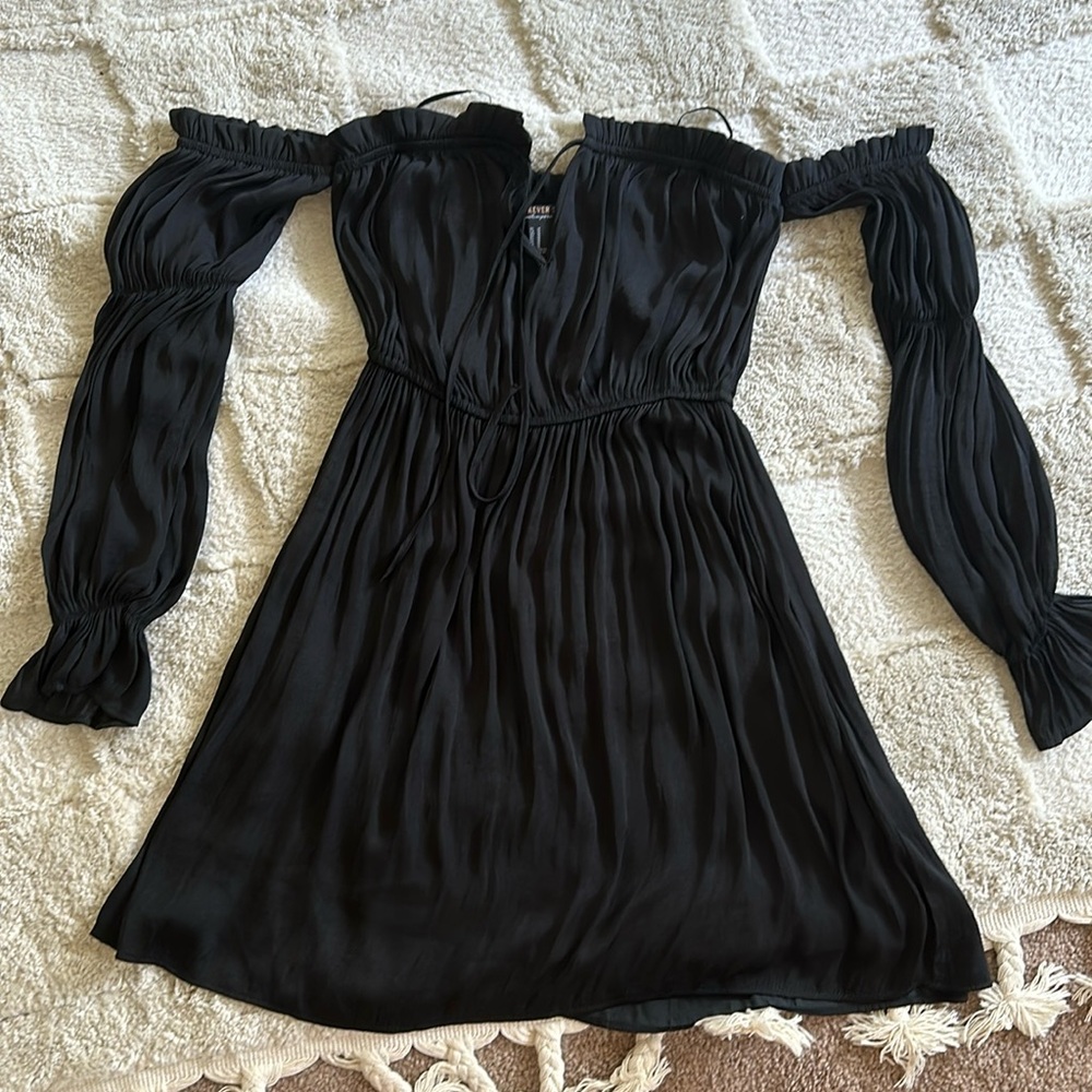 Black off the shoulder dress. Forever 21